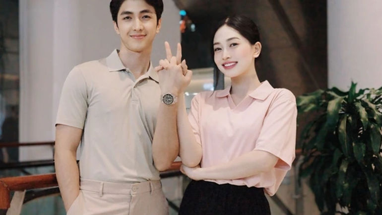 Bí Mật Phong Cách Công Sở của Sao Việt: Áo Polo - Lựa Chọn Đỉnh Cao