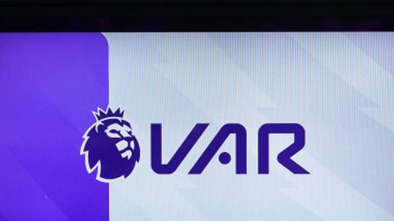 Cuộc cách mạng VAR: Ngoại hạng Anh sẽ tiếp tục sử dụng công nghệ hay từ bỏ?