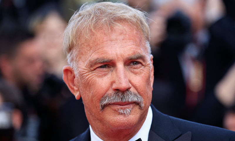 Kỳ Lân Trắng - Sự Xúc Động Của Kevin Costner Tại LHP Cannes