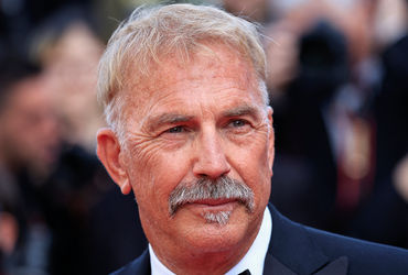 Kỳ Lân Trắng - Sự Xúc Động Của Kevin Costner Tại LHP Cannes