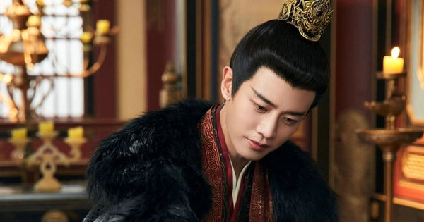 Bí mật đằng sau vẻ đẹp hoàng đế của Nhậm Gia Luân trong Phượng Hoàng Đài Thượng