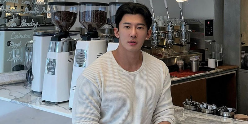 Lee Jin-seok at his cafe