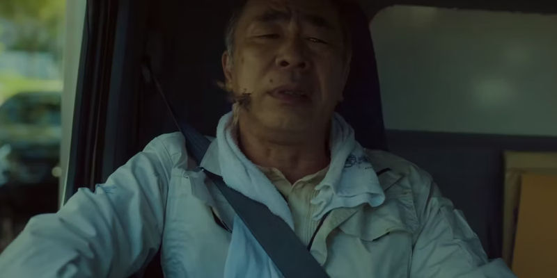 A Makai Insect attacks a person in Yu Yu Hakusho