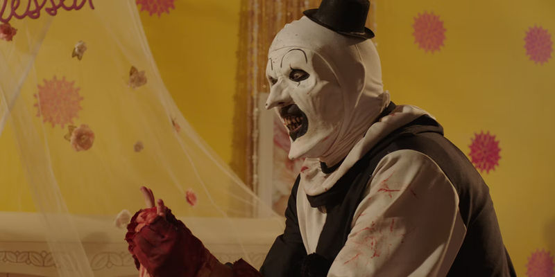 David Howard Thornton's Art the Clown in a bedroom in Terrifier 2