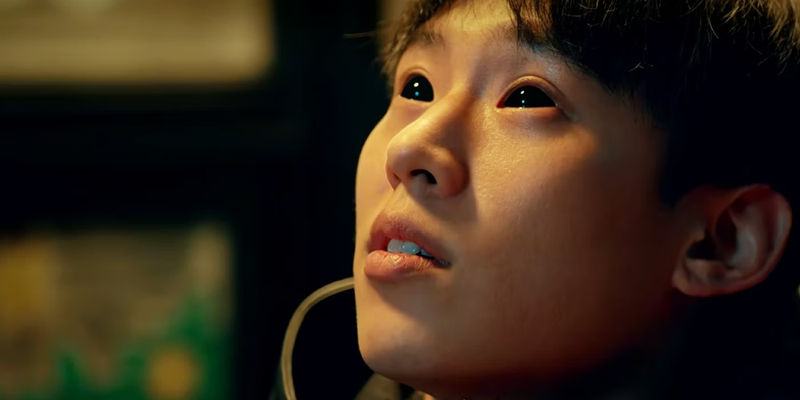Sweet home season 1's Ui-myeong in monster form looking up