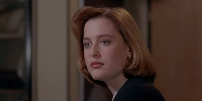 Gillain Anderson's Scully sitting down in the original X-Files
