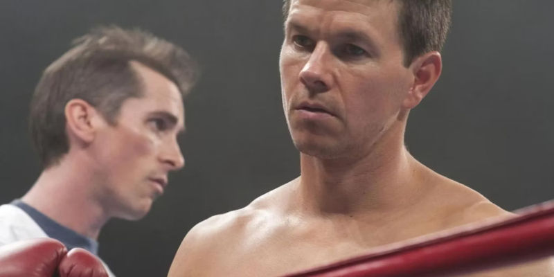 Dicky (Christian Bale) and Micky (Mark Wahlberg) in the ring in The Fighter