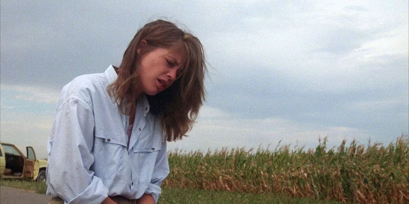 Linda Hamilton looking troubled in Children Of The Corn (1984)