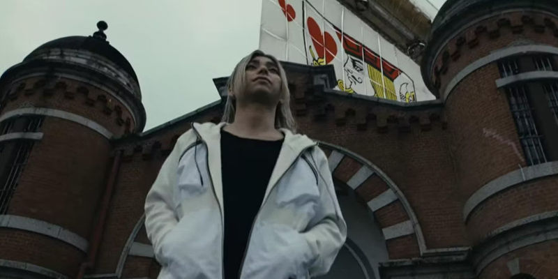 Chishiya in Alice in Borderland season 2 leaving the Jack of Hearts game arena