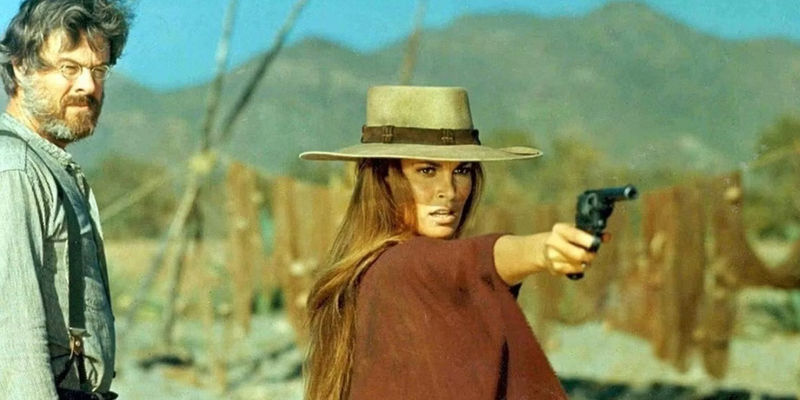 Raquel Welch as Hannie Caulder in Hannie Caulder