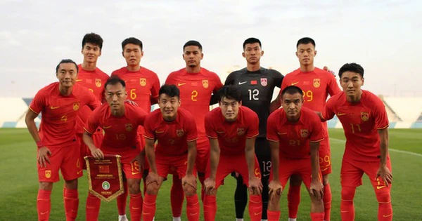 Tuyển Trung Quốc gặp thất bại liên tiếp và nhận án phạt nặng từ HLV Jankovic