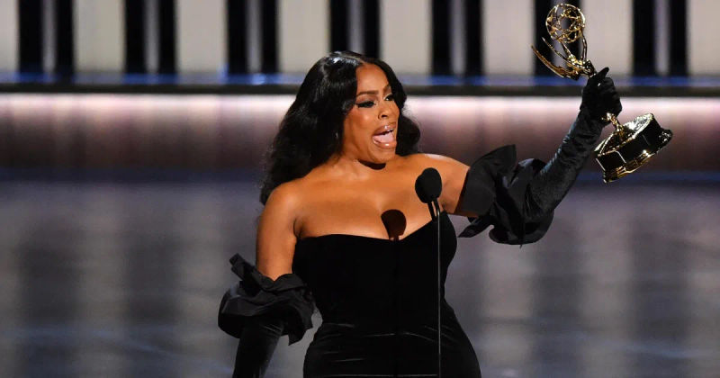 Niecy Nash Thanks Herself While Accepting Award at 2023 Emmys