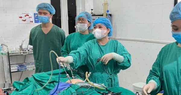 Phát hiện khối u kỳ lạ trong cơ thể cô gái 19 tuổi: Bạn sẽ không thể tin vào những gì chúng chứa đầy!