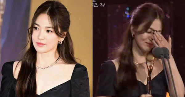 Biểu cảm vui vẻ của Song Hye Kyo khi nhận giải Daesang Rồng Xanh gây sốt