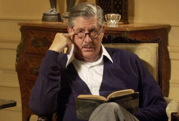 The Remarkable Parallel: Edward Herrmann's Astounding Resemblance to His Character Richard in Gilmore Girls
