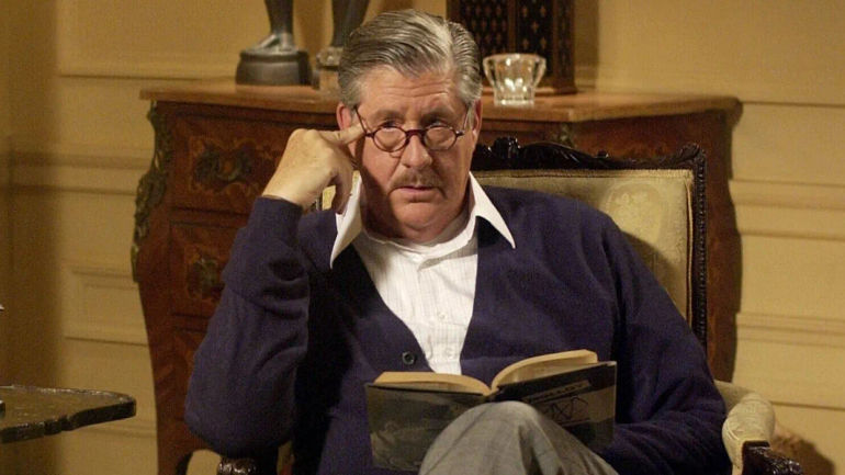 The Remarkable Parallel: Edward Herrmann's Astounding Resemblance to His Character Richard in Gilmore Girls
