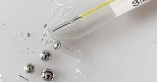 Bé 3 tuổi đo thân nhiệt bằng nhiệt kế thủy ngân, gặp nạn khó lường: Bạn sẽ không tin điều gì đã xảy ra sau đó