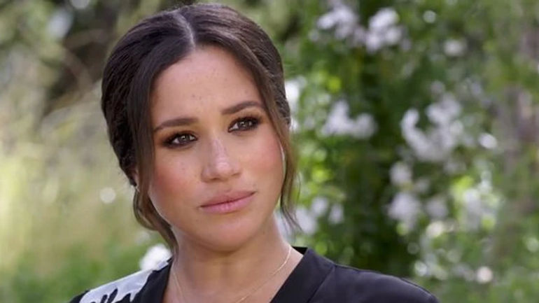 Meghan Markle: Cuộc im lặng đằng sau cánh gàu