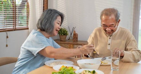 Bí quyết hấp dẫn giúp người cao tuổi thưởng thức mùa nắng nóng với sức khỏe và niềm vui tuyệt vời hơn