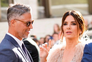 Sandra Bullock đau lòng với sự ra đi đột ngột của người tình chung đời