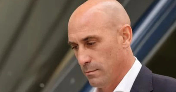 Đột tử vụ Hermoso: Yêu cầu cấm Cựu chủ tịch LĐBĐ Tây Ban Nha gần cậu thủ tài năng