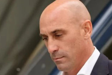 Đột tử vụ Hermoso: Yêu cầu cấm Cựu chủ tịch LĐBĐ Tây Ban Nha gần cậu thủ tài năng