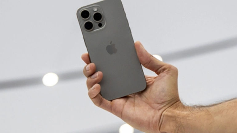 iPhone 15 Pro Max hot như bánh bột lọc: Máy cháy hàng toàn thế giới, Apple phải hoãn ngày giao máy
