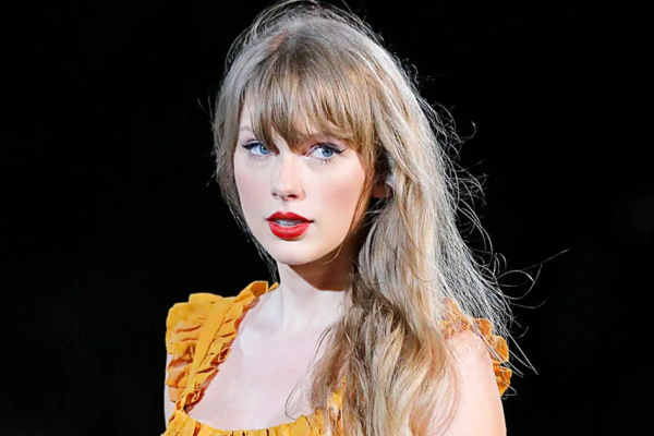 Taylor Swift Declines Fox's Request to Play Her Music During Kansas City  Chiefs Broadcast