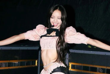 Lisa (BLACKPINK) xuất sắc đến mức nào khi biểu diễn ở bar thoát y?