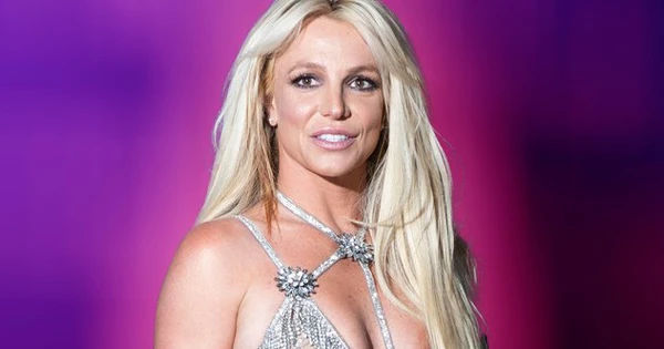 Britney Spears gây sốt đường phố