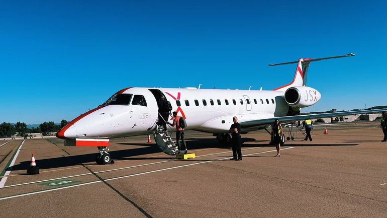 Ultimate In-Flight Luxury: Unleashing Blazing Fast Wi-Fi on a Semi-private Jet with JSX Starlink