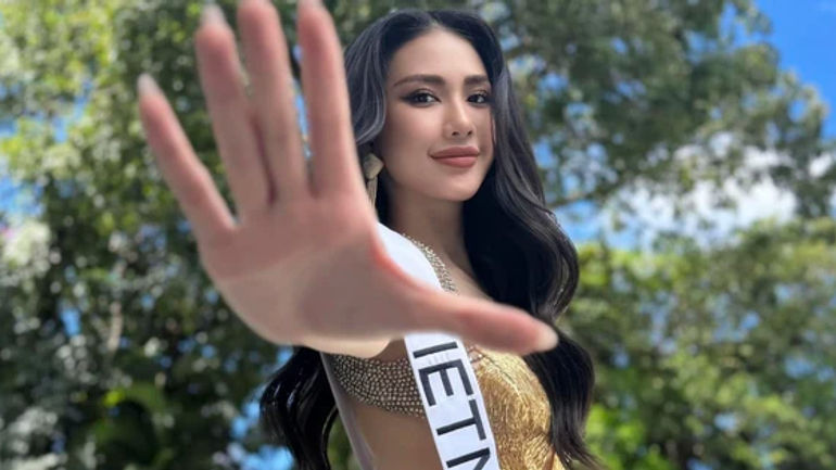 Bùi Quỳnh Hoa – Nhận xét về khả năng tiếng Anh tại Hoa hậu Hoàn vũ