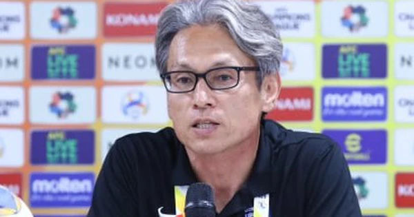 HLV Wuhan Three Towns ca ngợi Hà Nội FC