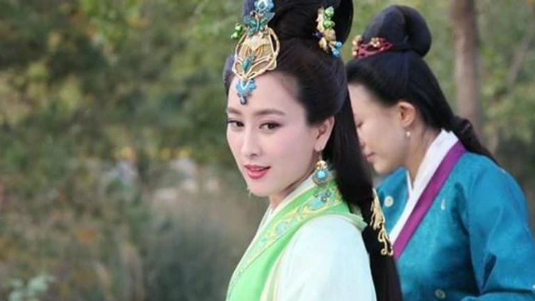 Mỹ nhân 42 tuổi bị phản bội vì một lời nói dối: Mất trắng cả sự nghiệp và cảm xúc