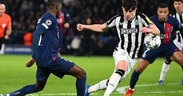 Làng cầu Anh bất bình Newcastle bị phạt đền bất thường