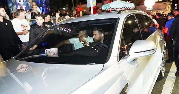 Messi cùng vợ đưa siêu xe 15 tỷ đi dạo cùng vệ sĩ bảo vệ