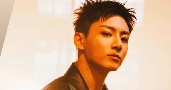 Jungkook (BTS) đầu trọc nhập ngũ