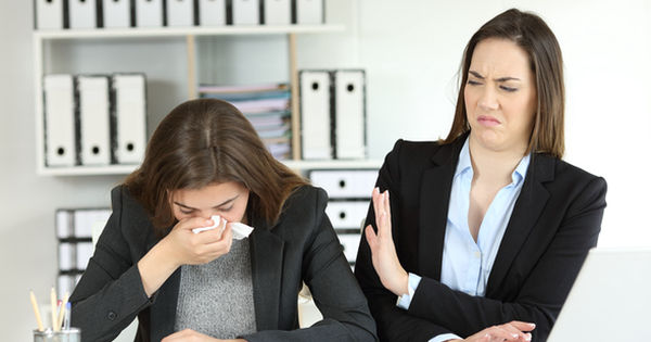 Bí quyết để không lây nhiễm virus cho toàn bộ công ty khi đang ốm