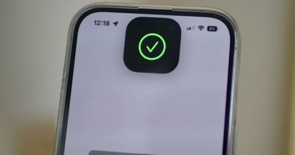 Sau 13 năm, người đàn ông trải nghiệm iPhone lần đầu và khám phá điều gì khiến anh không thể thiếu