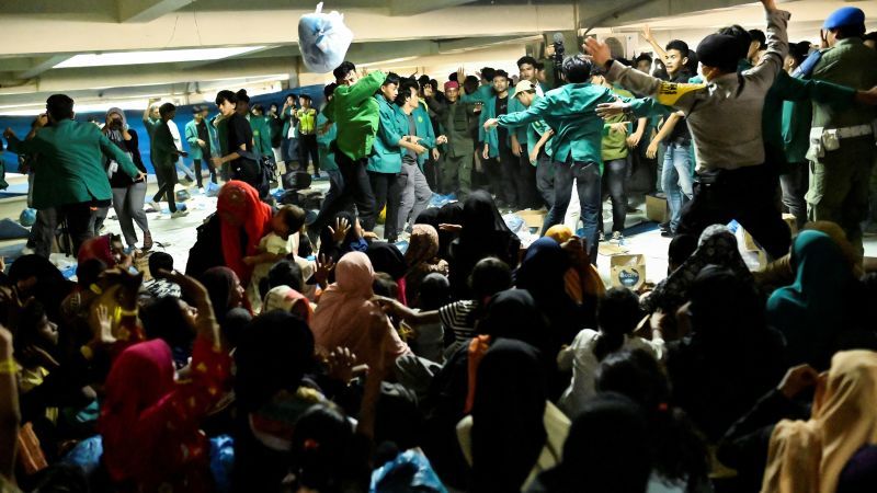 Indonesia Refugee Shelter Faces Protesters' Call for Rohingya Deportation