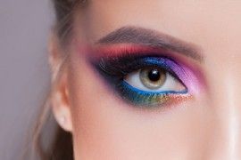 Makeup Rules For People Who Wear Contact Lenses