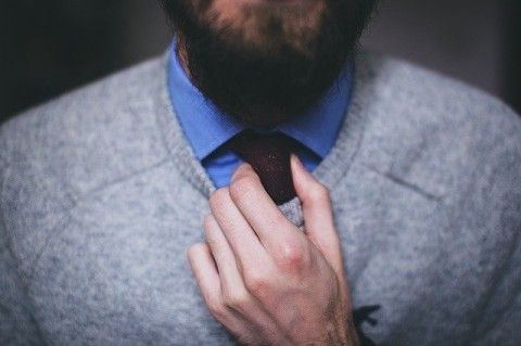 https://pixabay.com/photos/necktie-tie-fashion-beard-male-1209416/