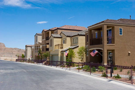 6 Reasons to Buy Luxury Homes for Sale Near Las Vegas>