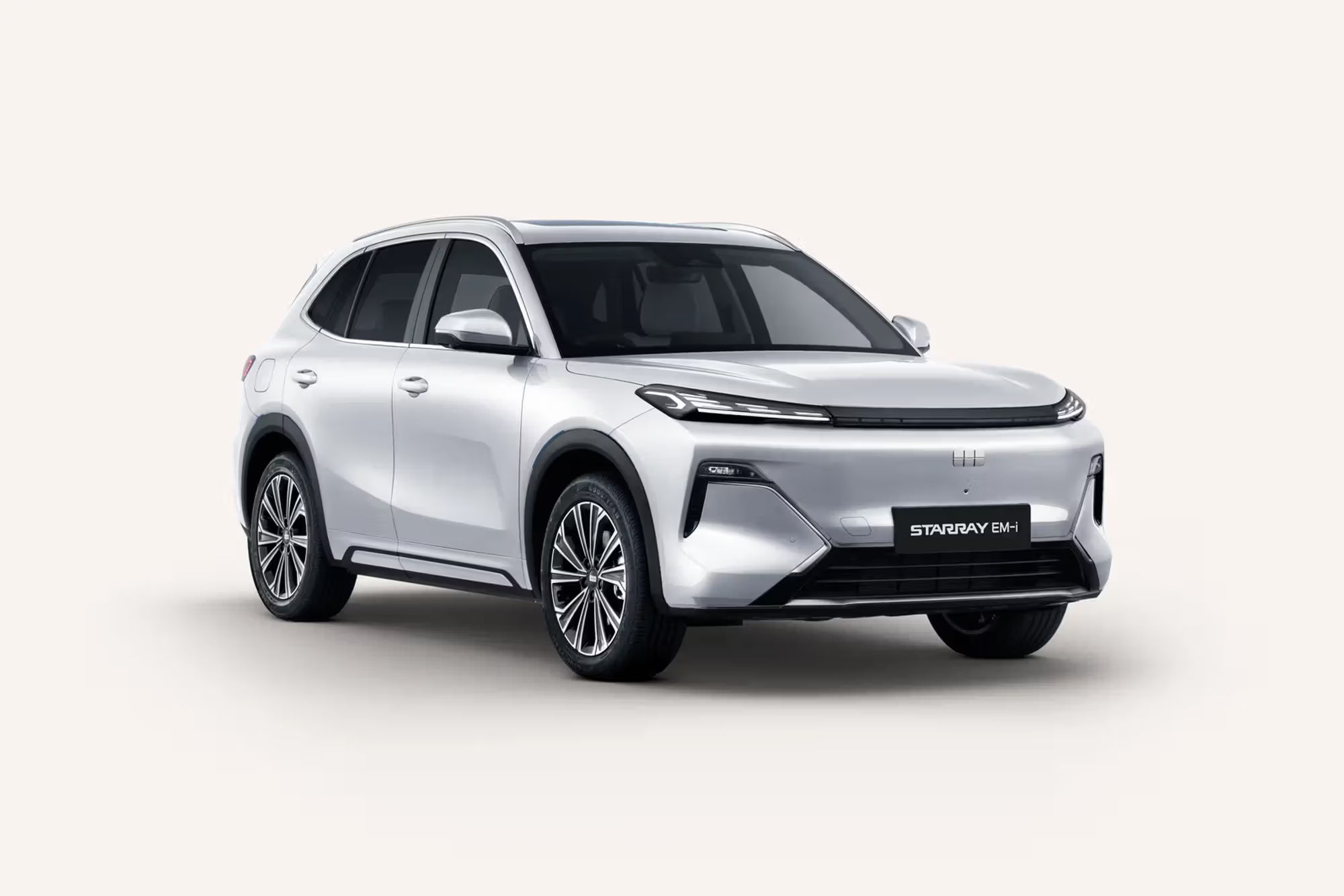 Geely Starray EM-i on the open road