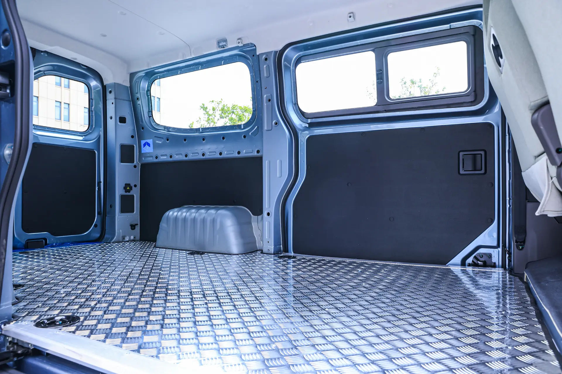 Farixon V7e cargo interior