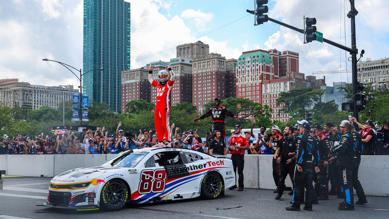 Motorsport Recap: A lot of trophies to add to the shelf!