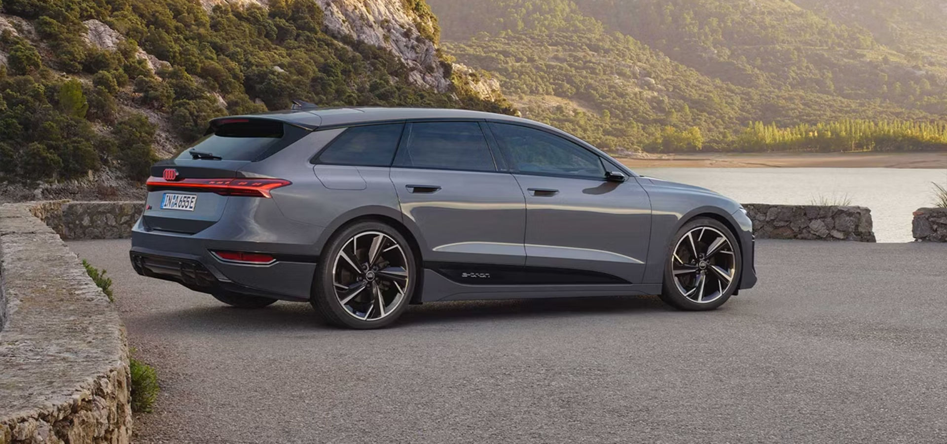 Audi A6 Avant e-tron sideview