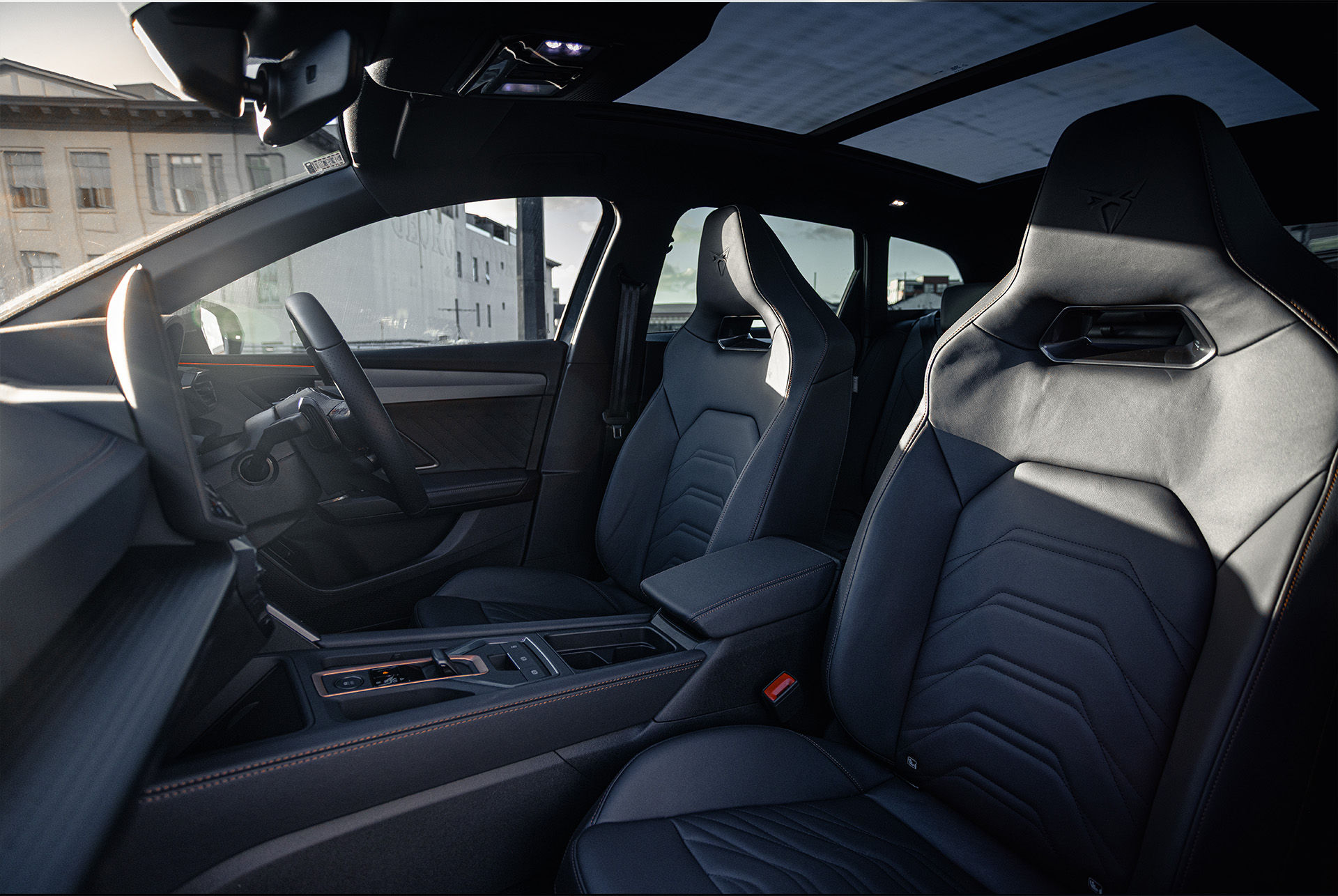 Leon Sportstourer interior front seats