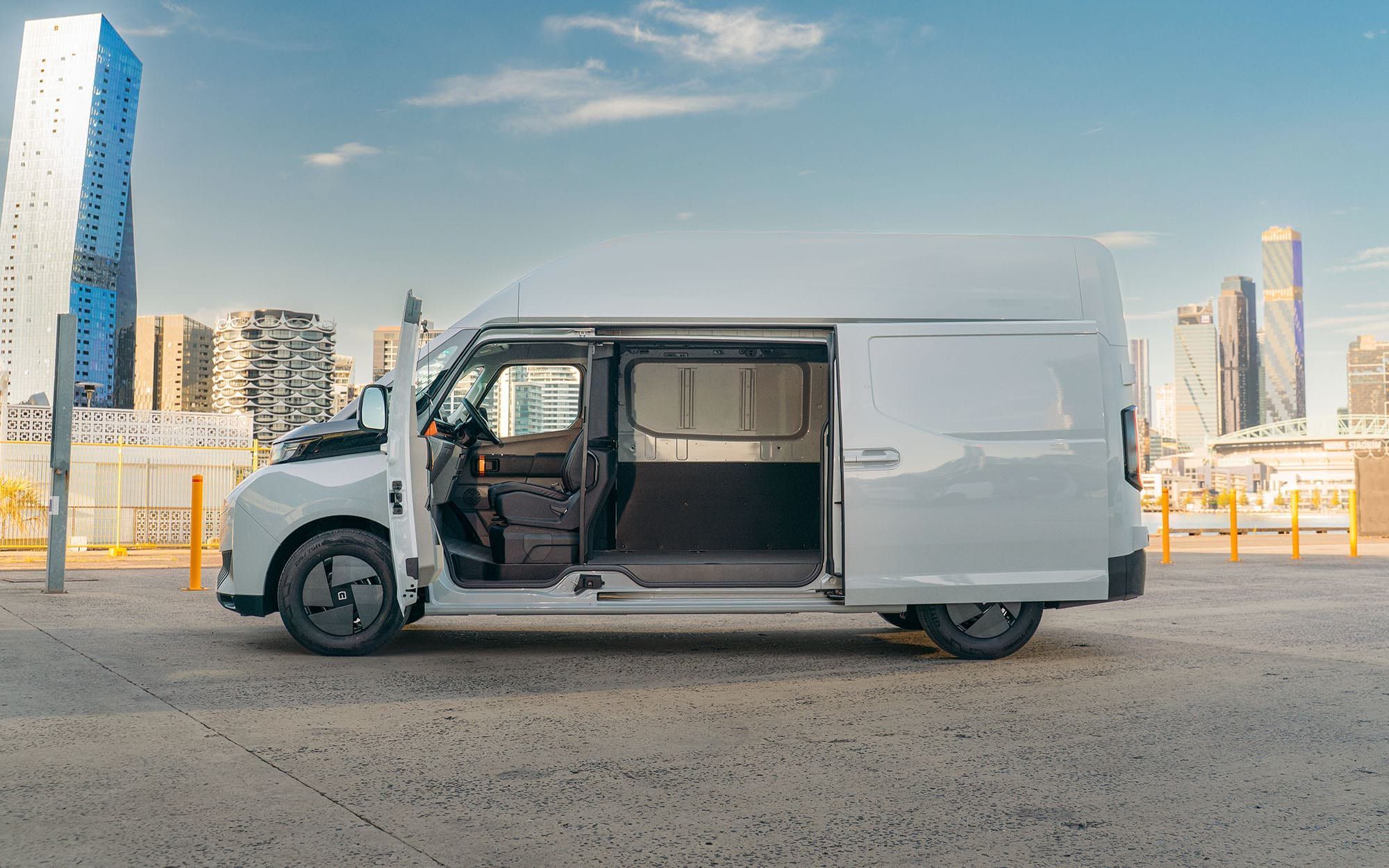 Farizon van side door open