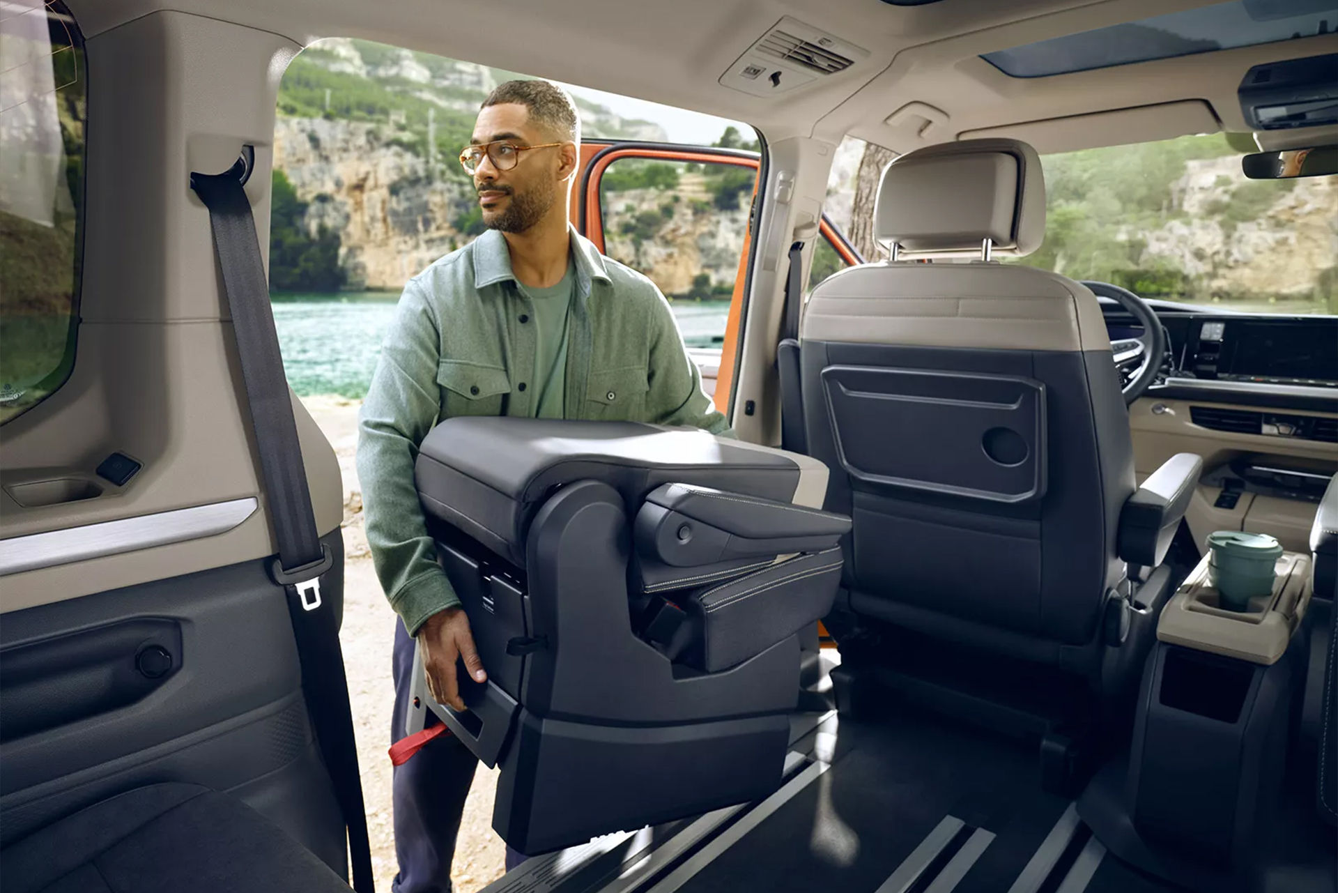 VW Multivan man removing seats